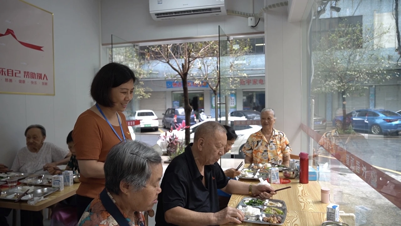 青云社區(qū)長者飯?zhí)?jpg